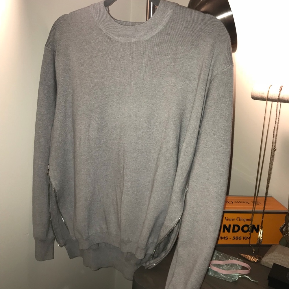 Super trendy sweater, ready for fall - Picture 5 of 6